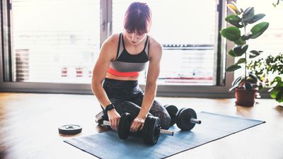 Four Moves, Two Dumbbells And 15 Minutes Are All You Need To Build Upper-Body Muscle