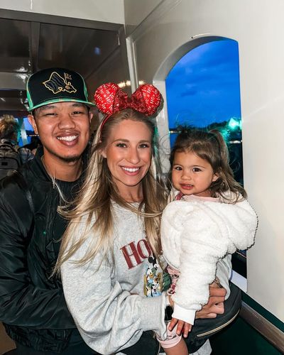 Jordan Yamamoto Enjoys Cherished Christmas Moments with Family on Instagram