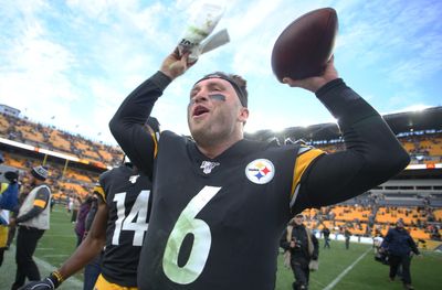 Former Steelers QB drops a hint to former team