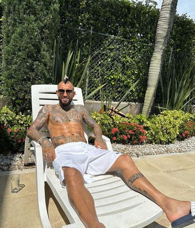 Arturo Vidal Enjoys Vacation Amidst Nature's Beauty in Picturesque Farmhouse