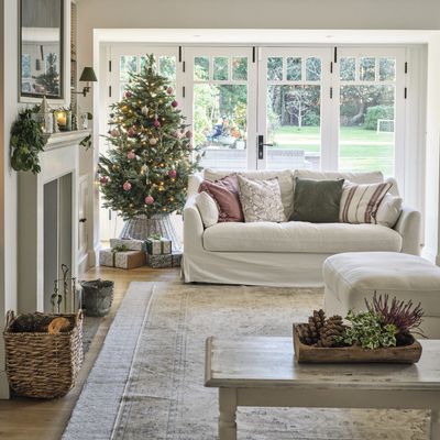 How to arrange living room furniture at Christmas – to create a cosy and welcoming atmosphere