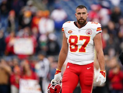 Travis Kelce admired a Taylor Swift poster in the Chiefs’ pregame tunnel