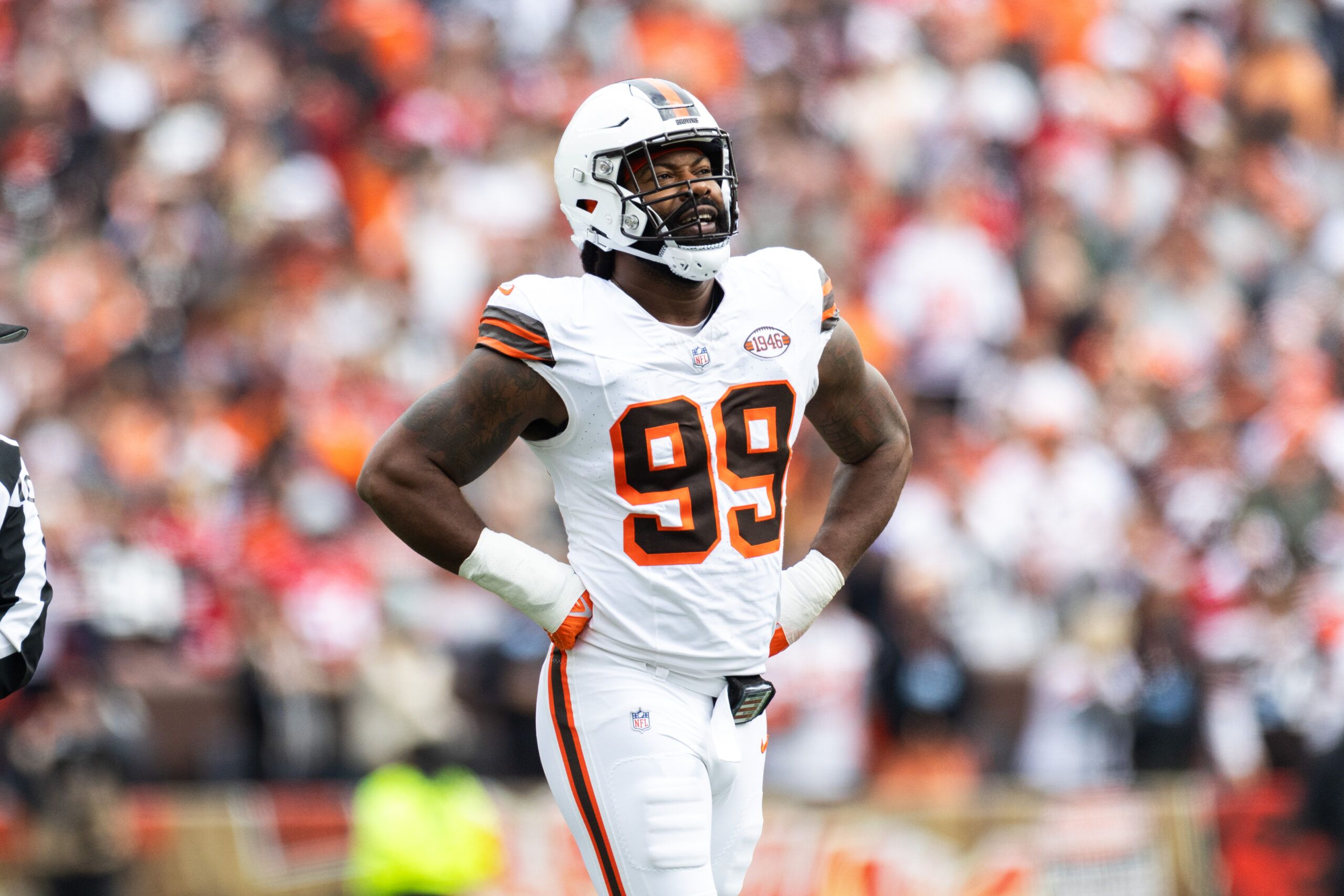 Browns Injury Alert: DE Za’Darius Smith Leaves In…