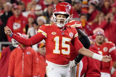 Twitter reacts to Chiefs QB Patrick Mahomes’ sideline outburst vs. Patriots
