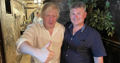 Boris Johnson has a drink 'with the boys' at a Muswellbrook pub