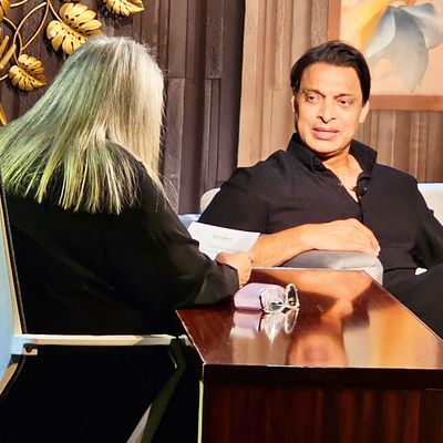 Shoaib Akhtar: A Moment of Respite Showcasing Poise and Charisma