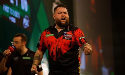 PDC world darts: Michael Smith given scare by Kevin Doets on opening night