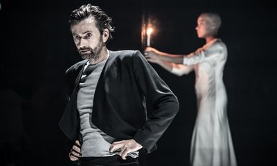 Macbeth review – David Tennant thrills in this high-concept production