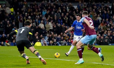 Everton pile misery on Burnley as old boy Michael Keane caps off win