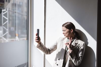 Colleagues who film TikTok videos at work and brag about ‘cold water swimming’ are the new most annoying office trends