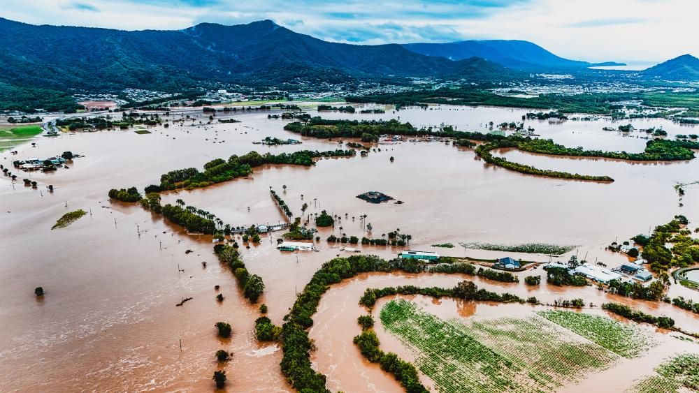 Cyclone Jasper: how did it cause so much rain and…