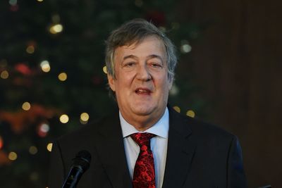 Stephen Fry to tackle antisemitism in Channel 4’s alternative Christmas message