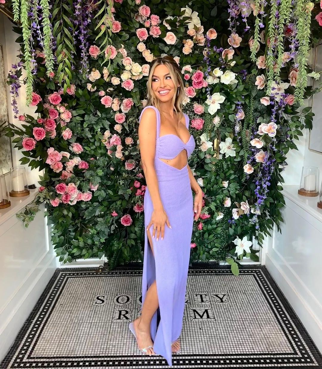 Chrishell Transforms Bathrobe to Dress in Instagram…