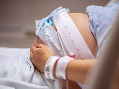 Woman defended after admitting she swore at doctor while giving birth