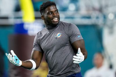 Dolphins' Tyreek Hill Benched, De'Von Achane Active for Today's Game