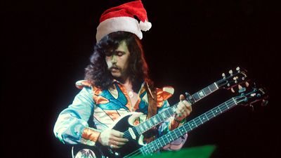 How to play the Holly and the Ivy on acoustic guitar