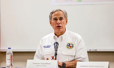 Texas governor signs bill allowing police to arrest migrants entering US illegally