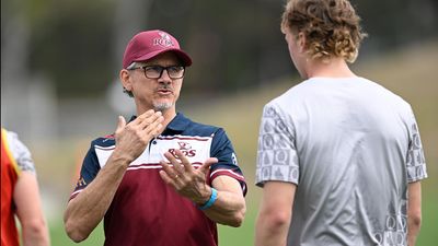 Kiss says Queensland Reds' No.10 race far from run