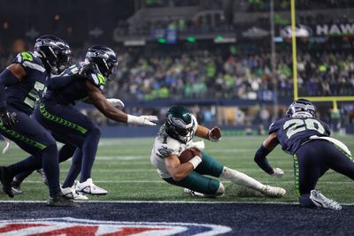 Takeaways, highlights from first half as Eagles hold a 10-3 lead over Seahawks on MNF