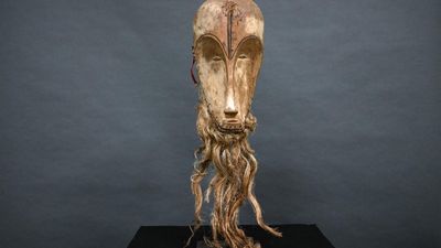 Sale of a rare Fang mask cleared by French court