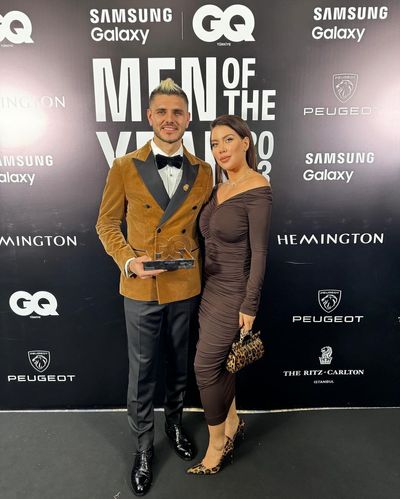 Mauro Icardi Celebrates 'Men of the Year 23' Award with Wife