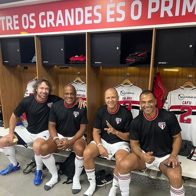 Cafu and Friends Capture a Special Moment in a Picture