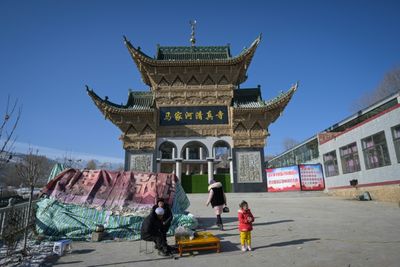 Survivors Brave Freezing Cold After China Quake Kills 131