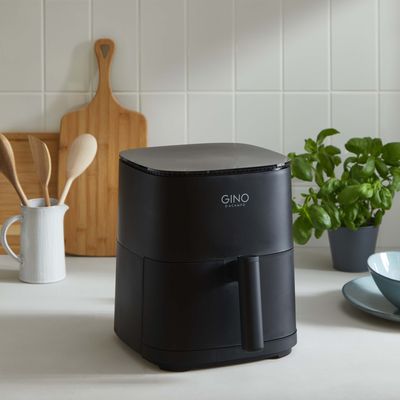 How to hide an air fryer in a kitchen for clear and clutter-free worktops