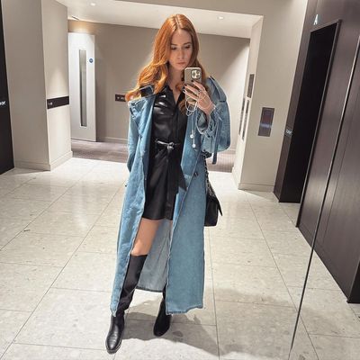 Timeless Elegance: Karen Gillan's Mirror Photo Diary of Unmatched Chic