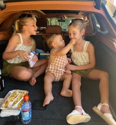 Raquel Mauri's Daughters: Radiating Joy and Family Togetherness