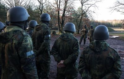 How many troops do Russia, US and UK have as Ukraine military calls for 500,000 more