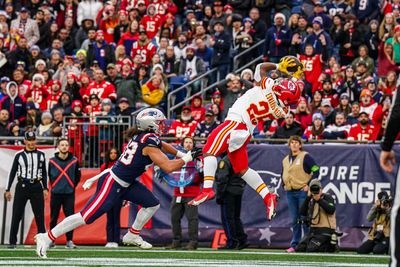 WATCH: Chiefs dub Clyde Edwards-Helaire ‘Minitron’ after impressive TD catch vs. Patriots