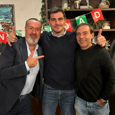 Capturing Joy: Iker Casillas and Friends Radiate Camaraderie