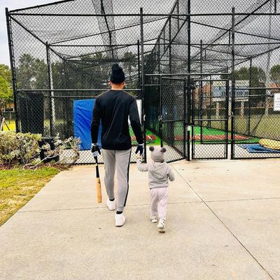 Ehire Adrianza and Daughter: A Perfect Team at the Nets