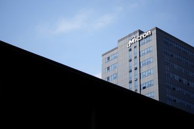 Micron's Q2 Revenue Outlook: Surging Towards Stellar Heights!