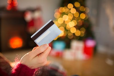 Holiday Sales: Smartphones, TVs and PCs Cheaper This Year
