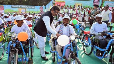 Banking on welfare schemes, Jharkhand CM Soren seeks to drum up rural support ahead of LS poll