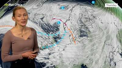 Storm Pia: BA grounds two dozen flights as 80mph winds hit UK