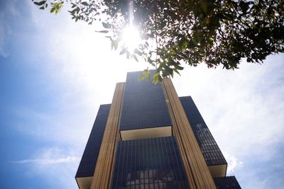 Brazil's Central Bank Maintains Easing Pace amid Inflation Concerns