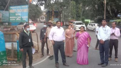 COVID-19 scare: DC inspects Bavali check-post on Kerala border