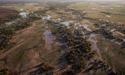 Queensland to ban new oil and gas drilling in Lake Eyre basin rivers and floodplains