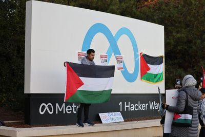 Meta censors pro-Palestinian views on a global scale, report claims