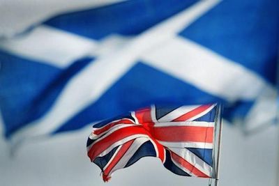 More people coming from UK to Scotland than other way round, figures show