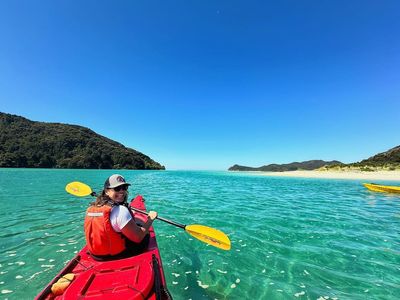 Jessica Mendoza: Stylish Kayak Adventure with Coastal Scenery Bliss