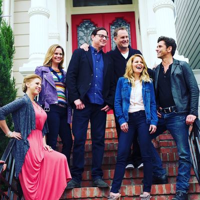 Full House Stars Reunite in Front of Iconic Painted Lady