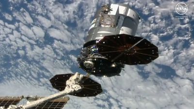 Cygnus cargo craft departs the ISS Dec. 22 for fiery re-entry in new year (video)