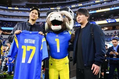 Look: Shohei Ohtani hung out in Rams’ locker room after LA’s win over Saints