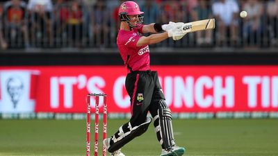 Silk pushes Sixers to nailbiting BBL win over Strikers