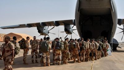 France ends decade of missions in Sahel as last troops leave Niger