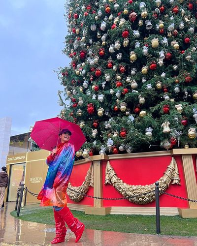 Christina Milian: A Radiant Vision of Holiday Cheer and Style